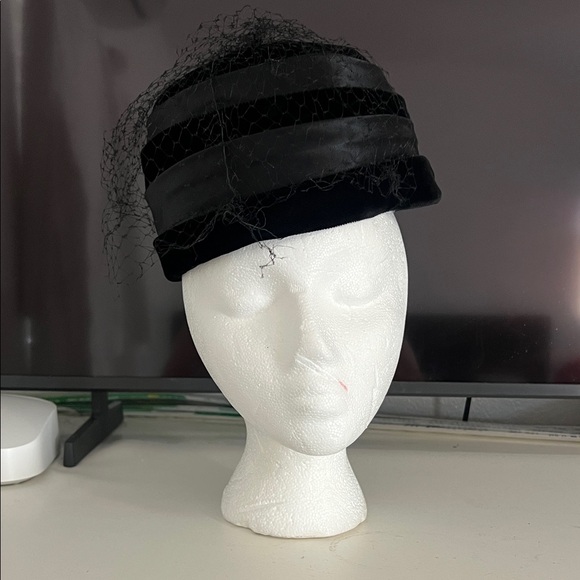 Vintage Black Netting Hat - Picture 3 of 8